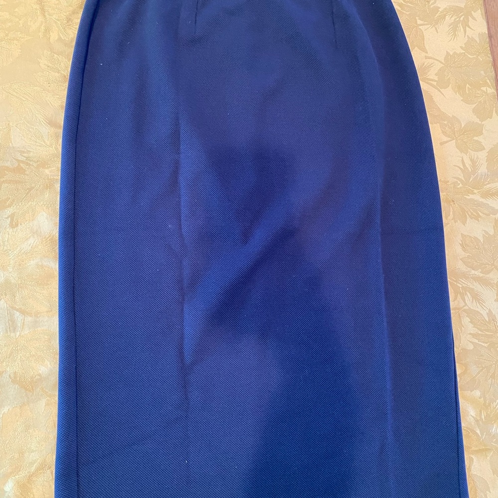Navy Blue Knit knee length Skirt with elastic waistband for comfort Size Large